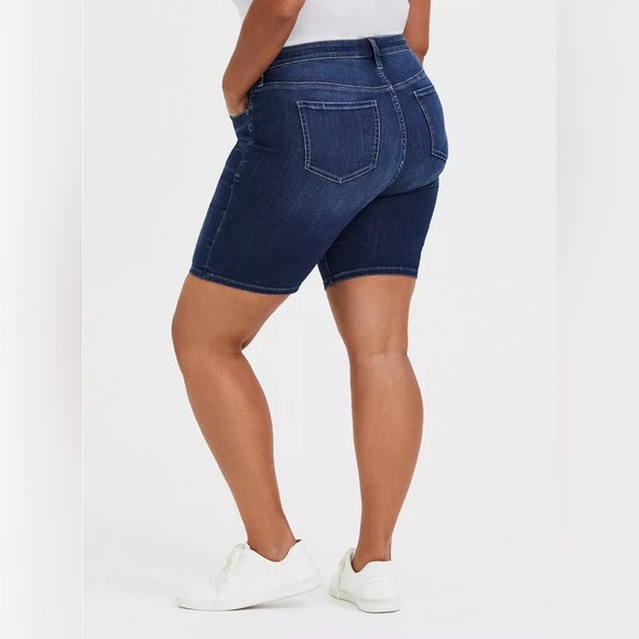 Torrid Sky High Skinny Bermuda Denim Dark Wash Shorts - Picture 11 of 11